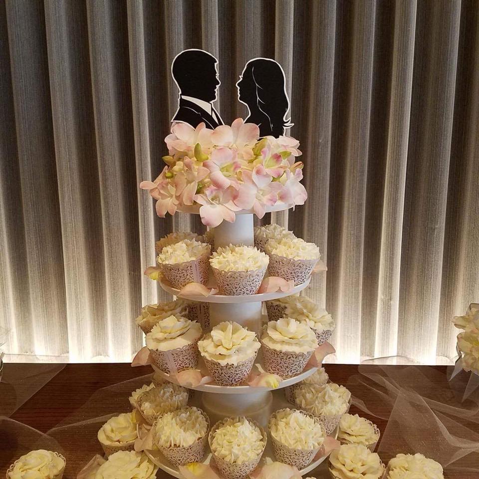 Silhouette cake toppers on a wedding cake